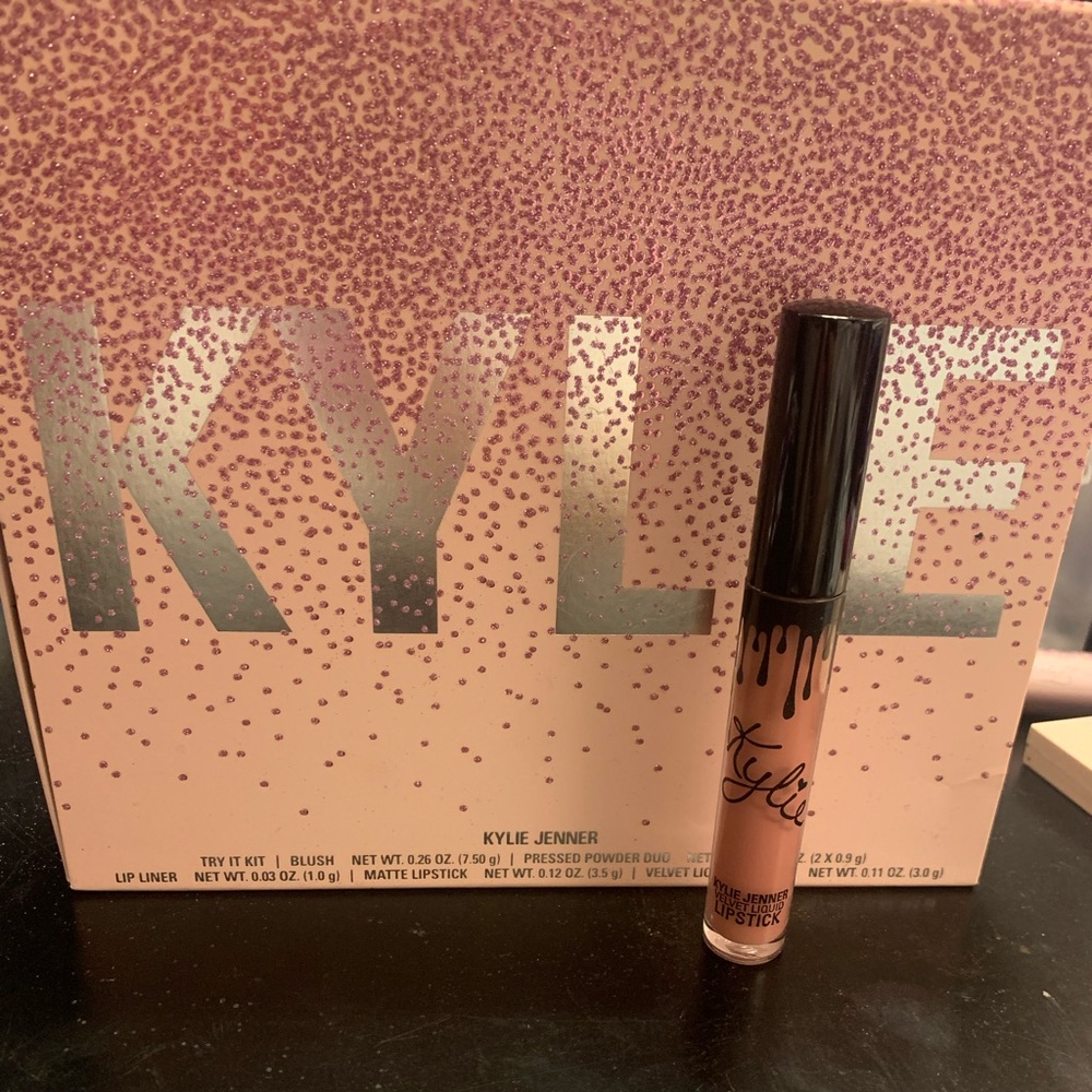Charm lip single ✨